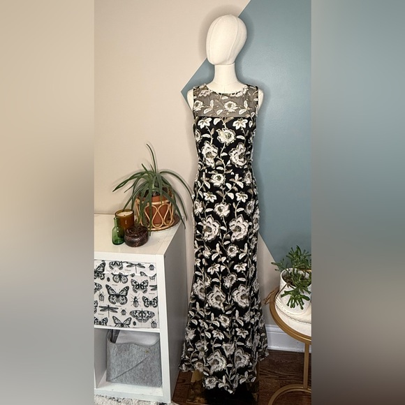 David Meister Black Floral Embroidered Gown Size 8 - Picture 2 of 12